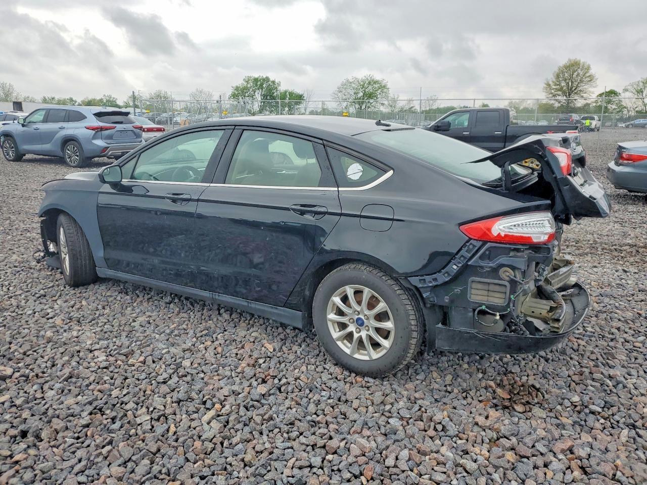 2016 Ford Fusion S - Фото 2