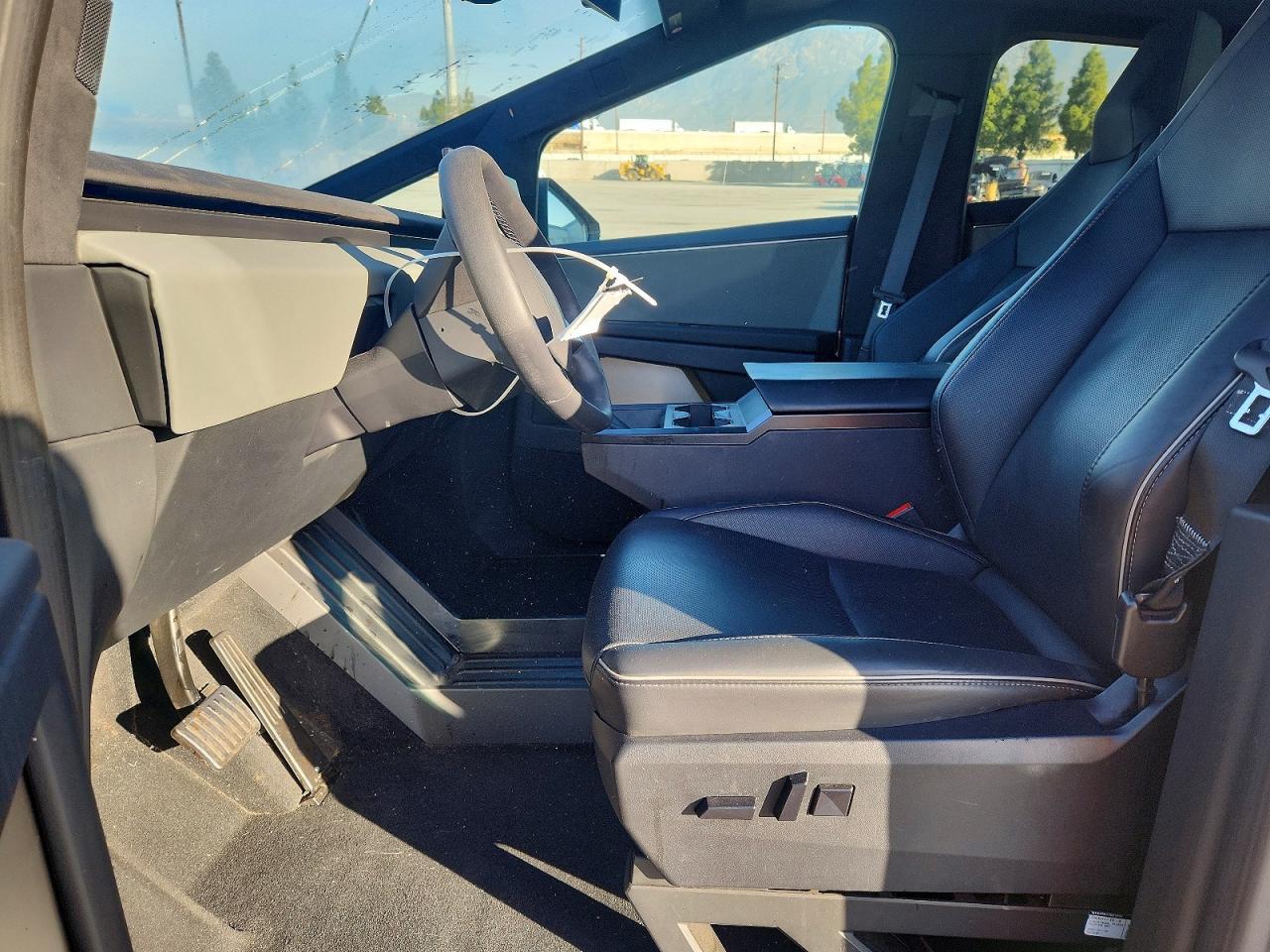 2025 Tesla Cybertruck - Фото 7