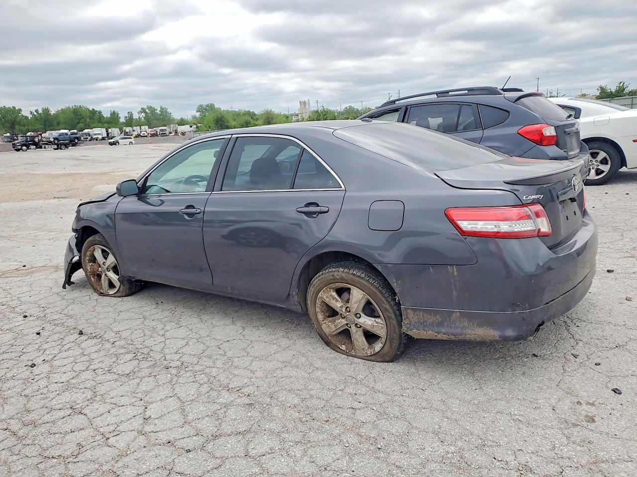 2011 Toyota Camry Se - Фото 2