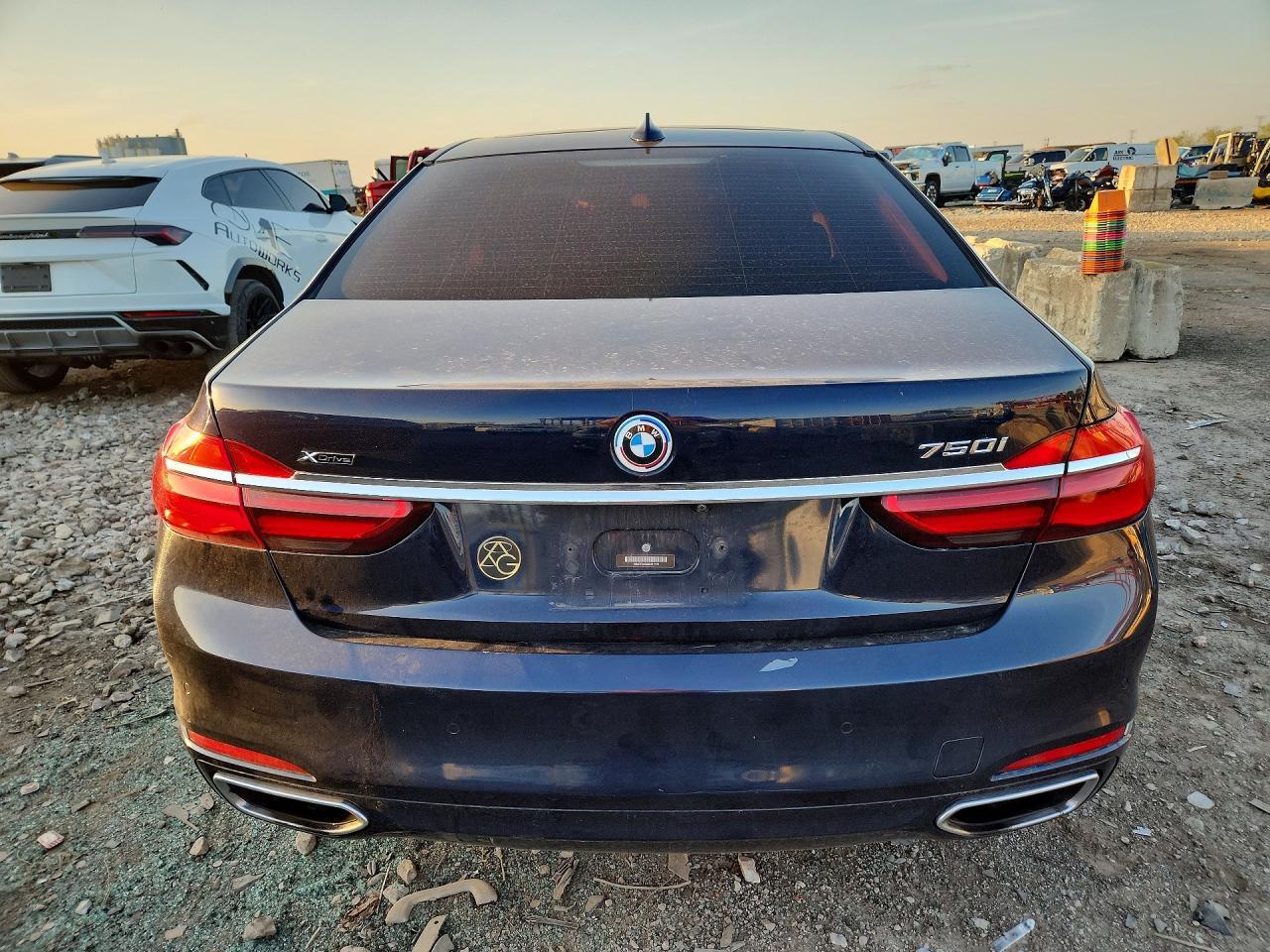 2016 BMW 750 Xi - Фото 6