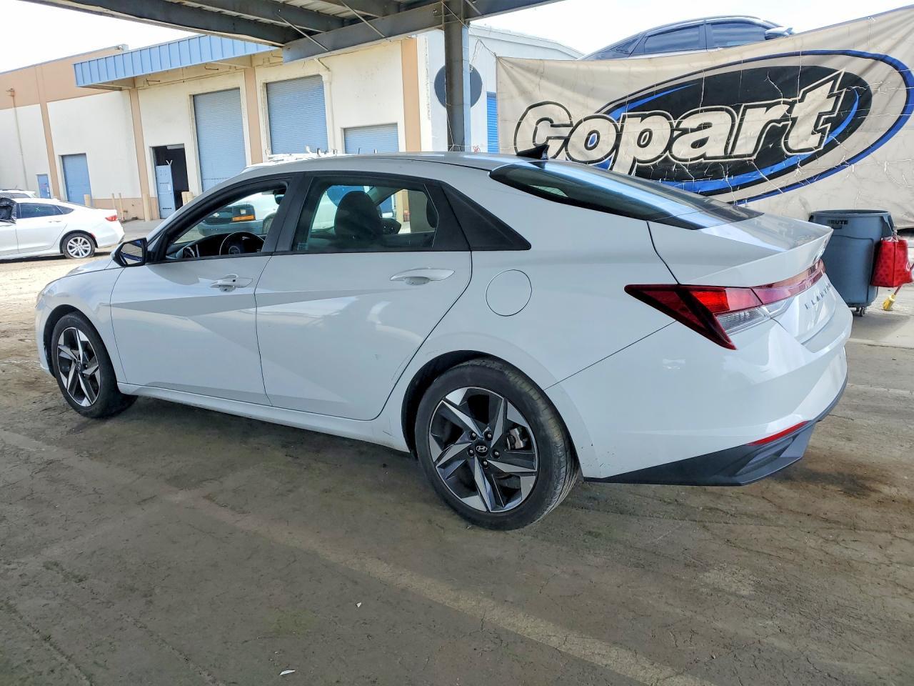 2023 Hyundai Elantra Sel - Фото 2