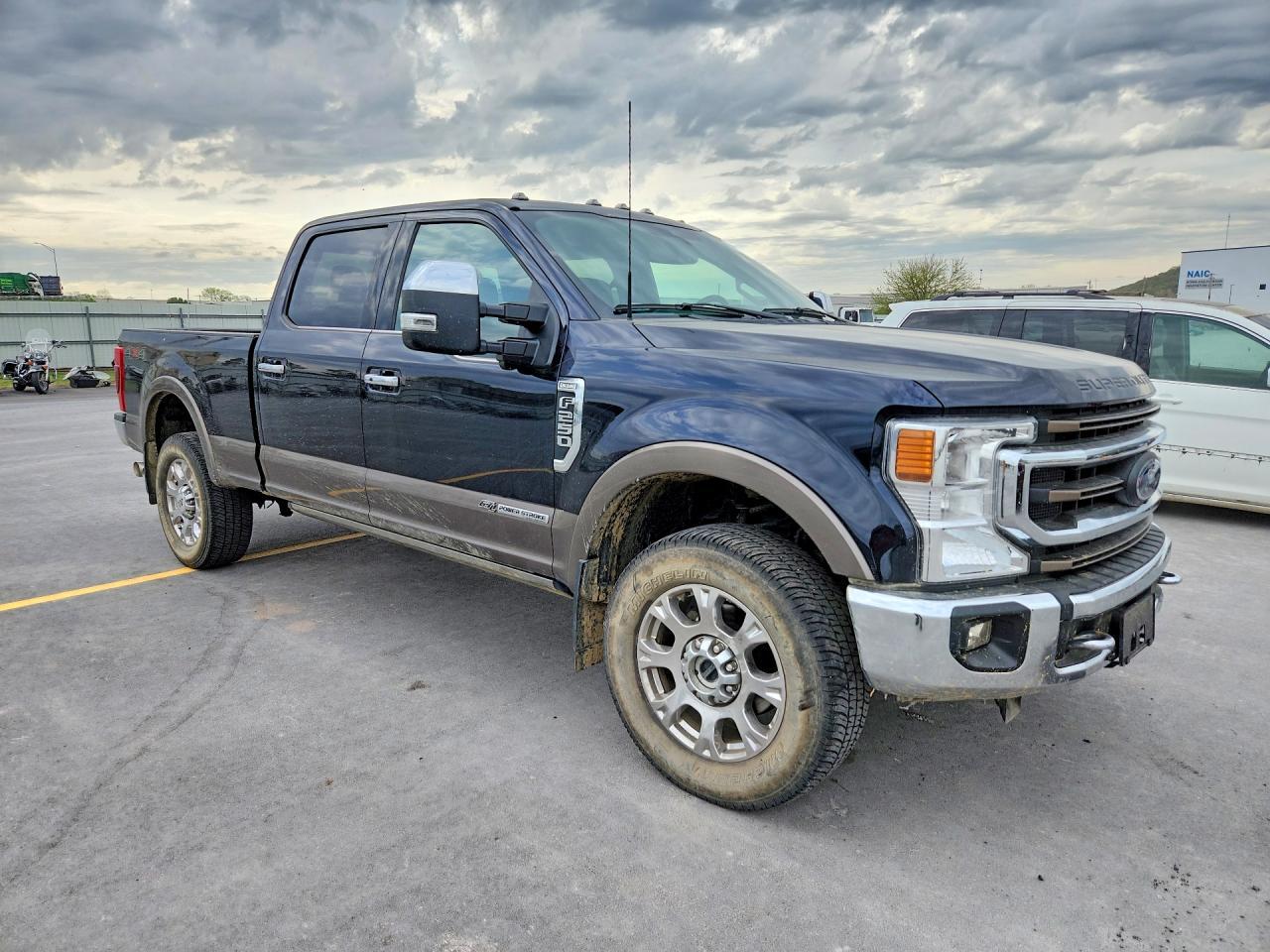 2022 Ford F250 Super Duty - Image 4