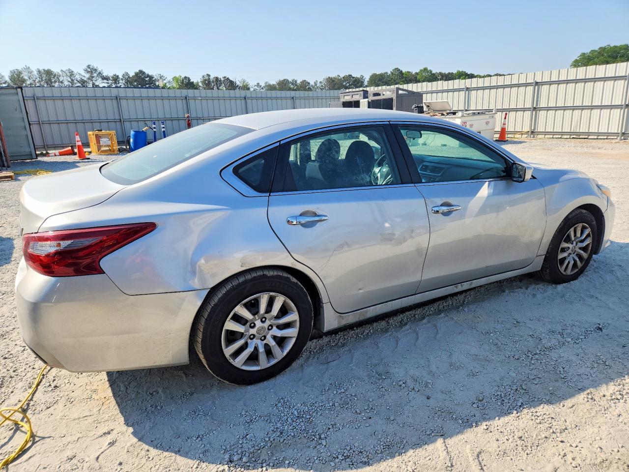 2018 Nissan Altima - Image 3