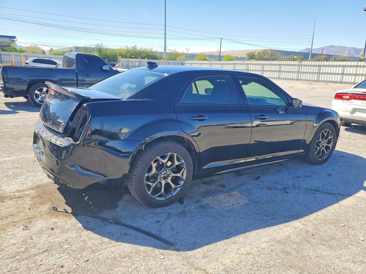 2017 Chrysler 300 S - Фото 3