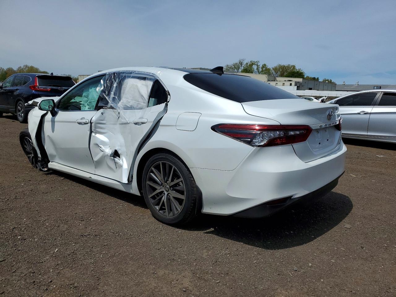 2021 Toyota Camry Xle - Image 2