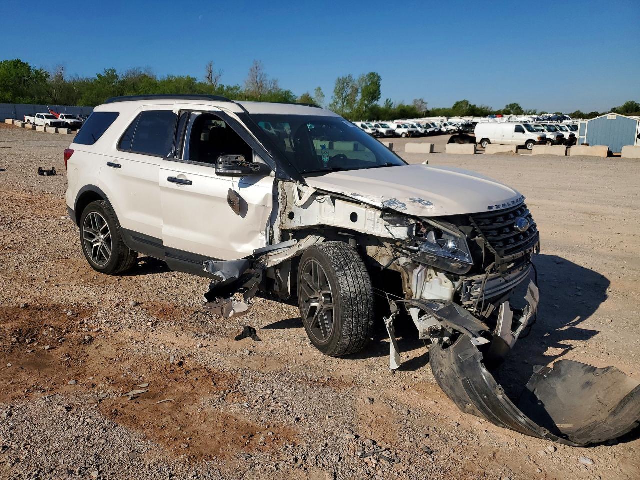 2016 Ford Explorer - Image 4
