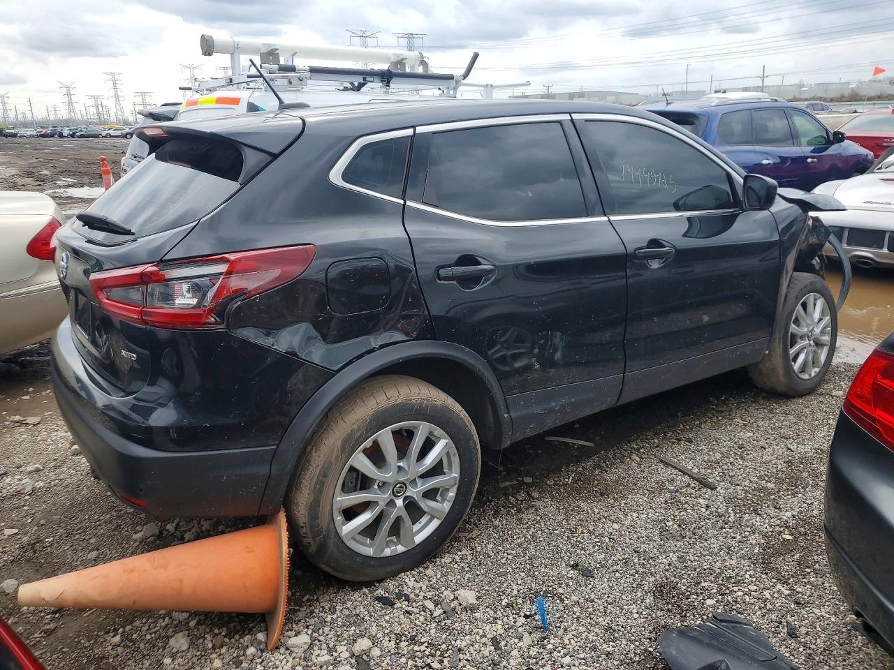 2021 Nissan Rogue Sport S - Фото 3