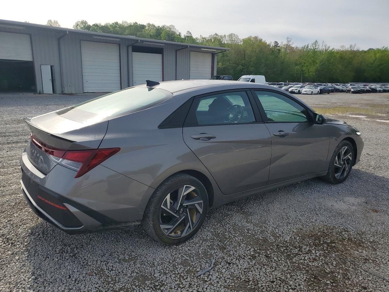 2025 Hyundai Elantra Sel Sport - Image 3