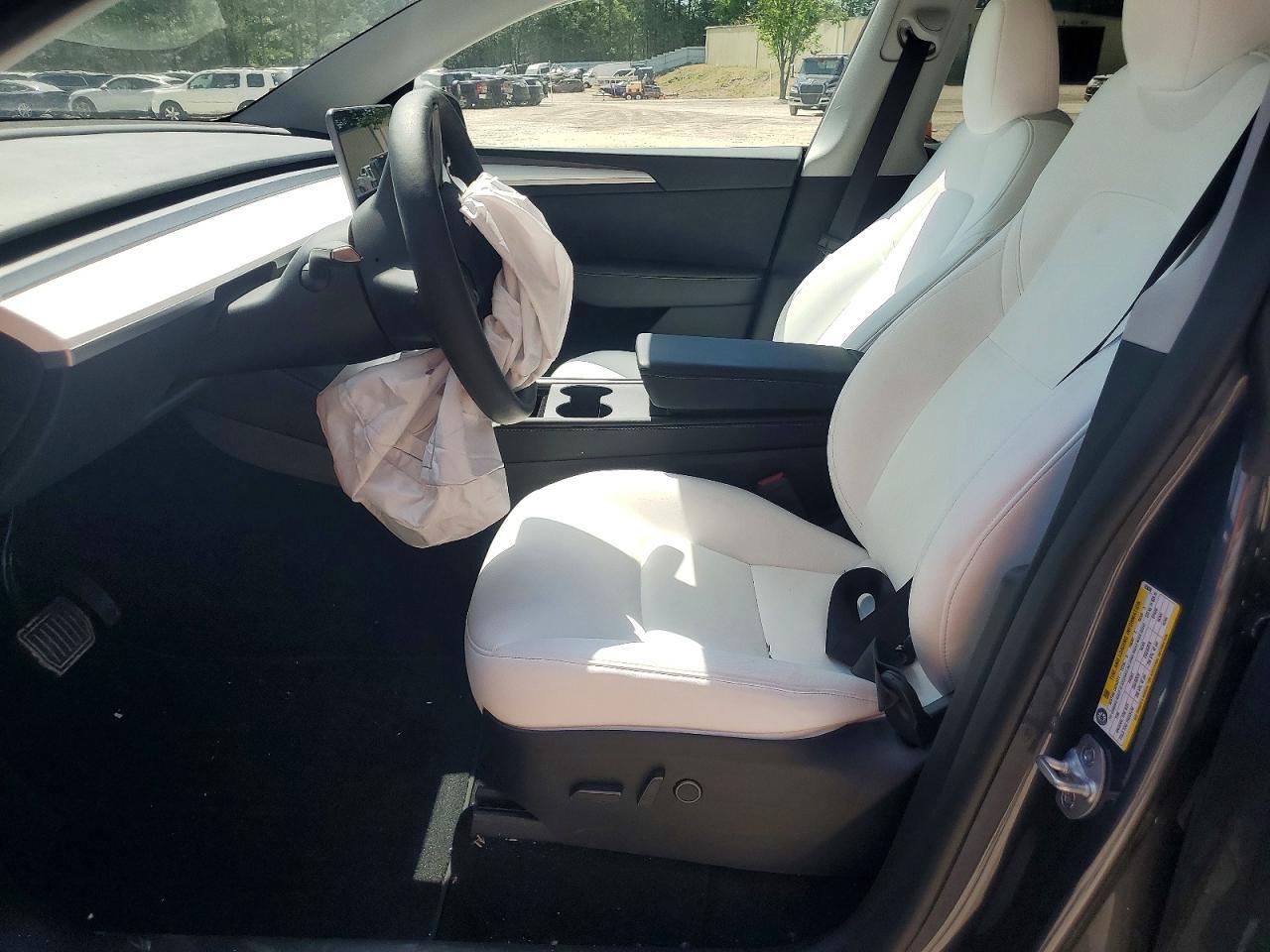 2023 Tesla Model Y - Image 7
