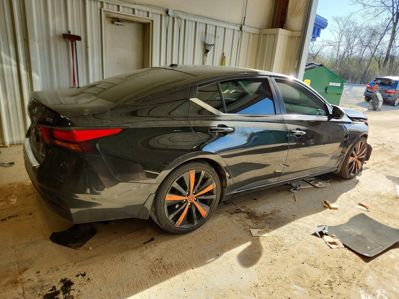 2022 Nissan Altima Sr - Image 3