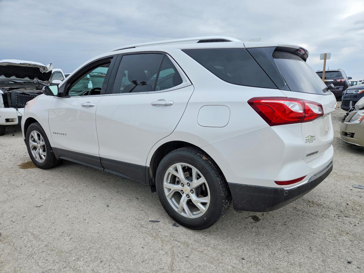 2021 Chevrolet Equinox Premier - Фото 2