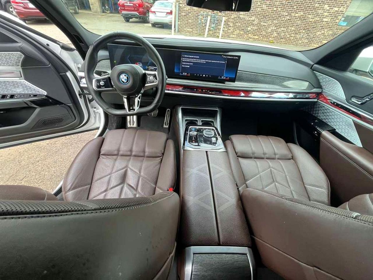 2023 BMW I7 xDrive60 - Image 7