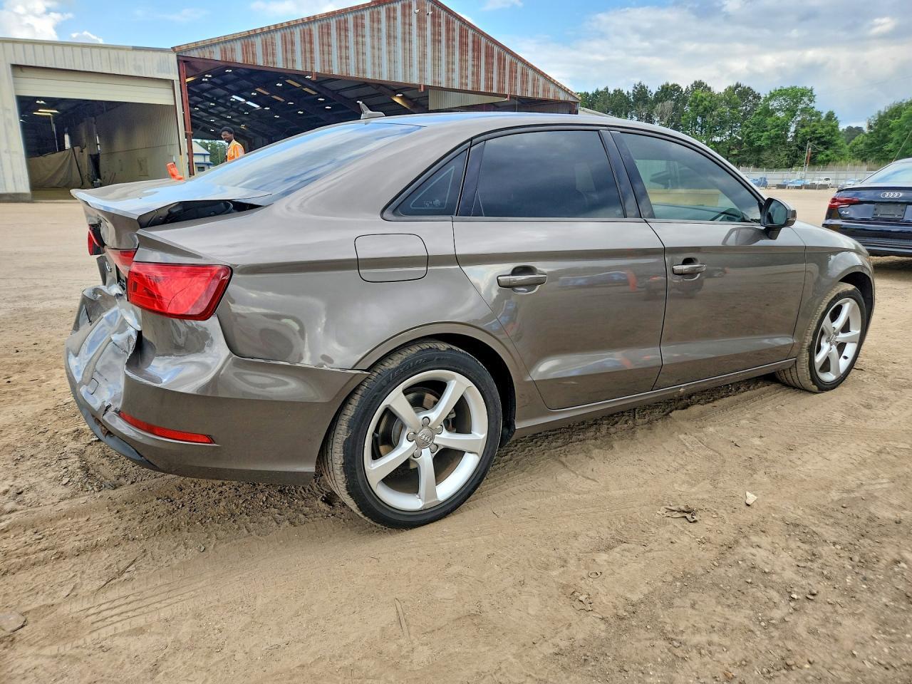 2015 Audi A3 Premium - Фото 3