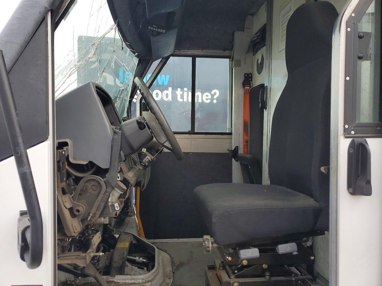 2018 Isuzu Npr - Image 7