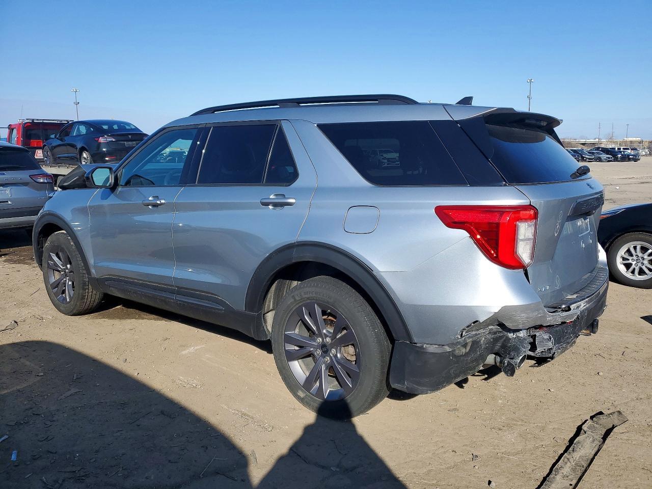 2023 Ford Explorer Xlt - Фото 2