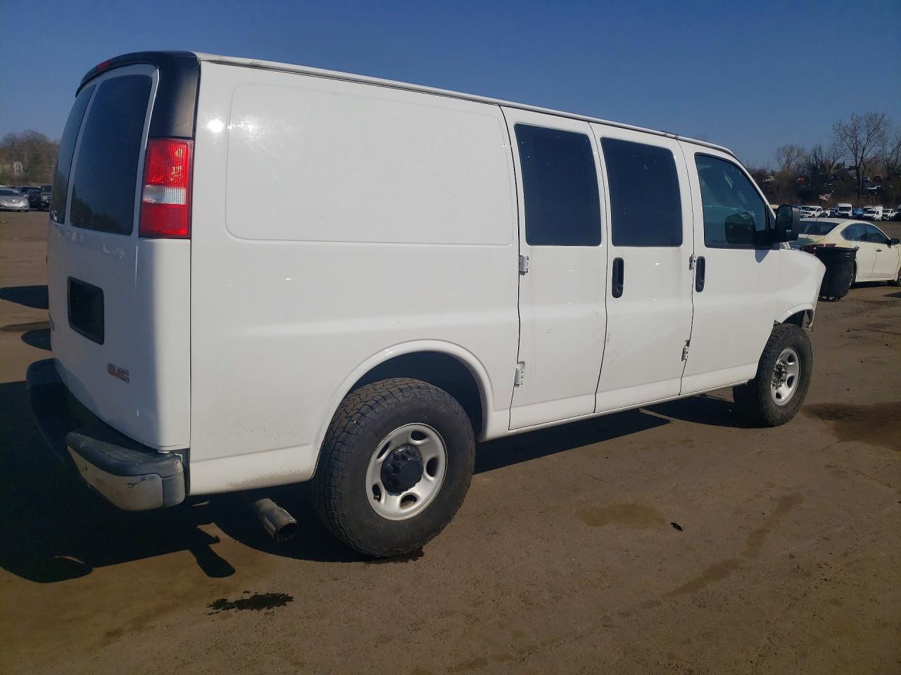 2016 GMC Savana G2500 - Фото 3