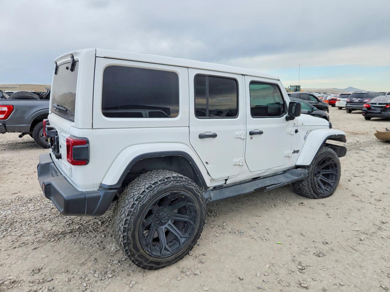 2022 Jeep Wrangler Unlimited Sahara - Фото 3