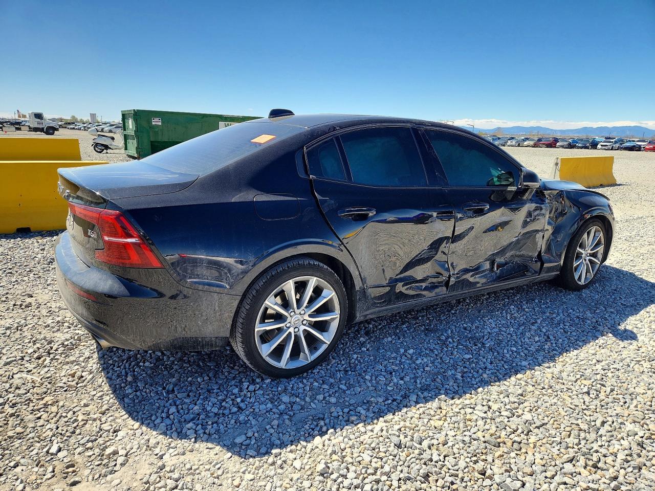 2020 Volvo S60 T6 Momentum - Image 3