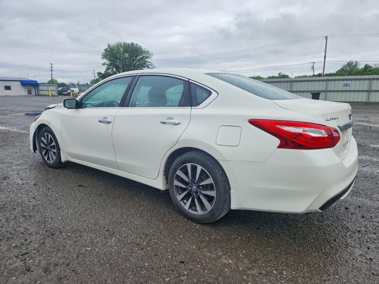 2016 Nissan Altima - Image 2