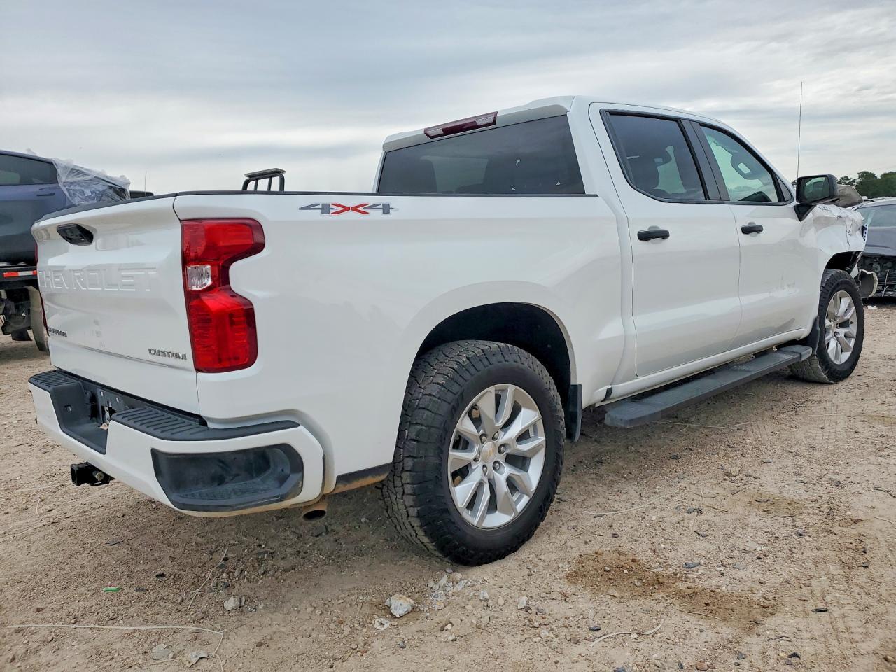 2024 Chevrolet Silverado K1500 Custom - Фото 3