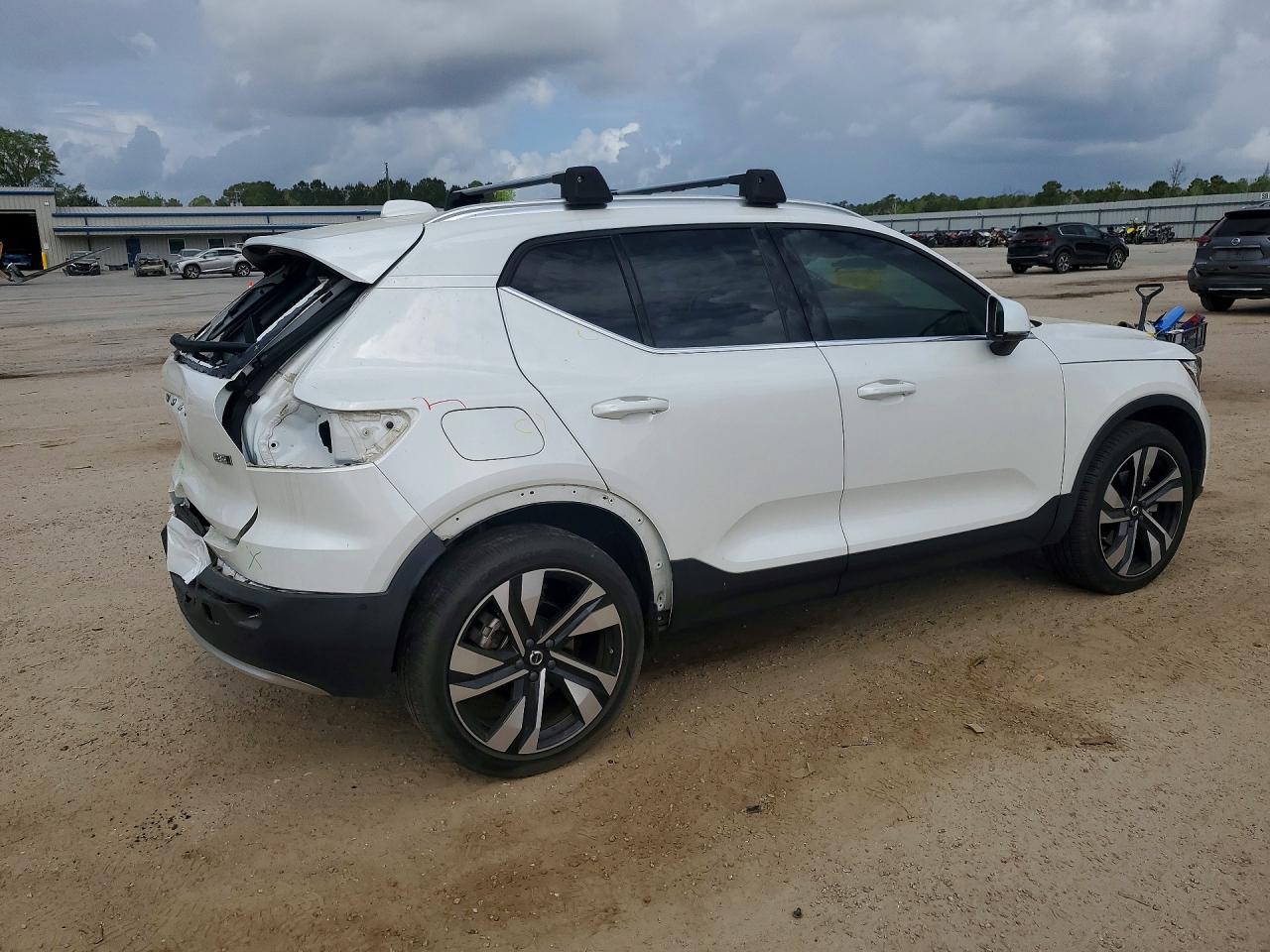 2024 Volvo Xc40 Plus - Image 3