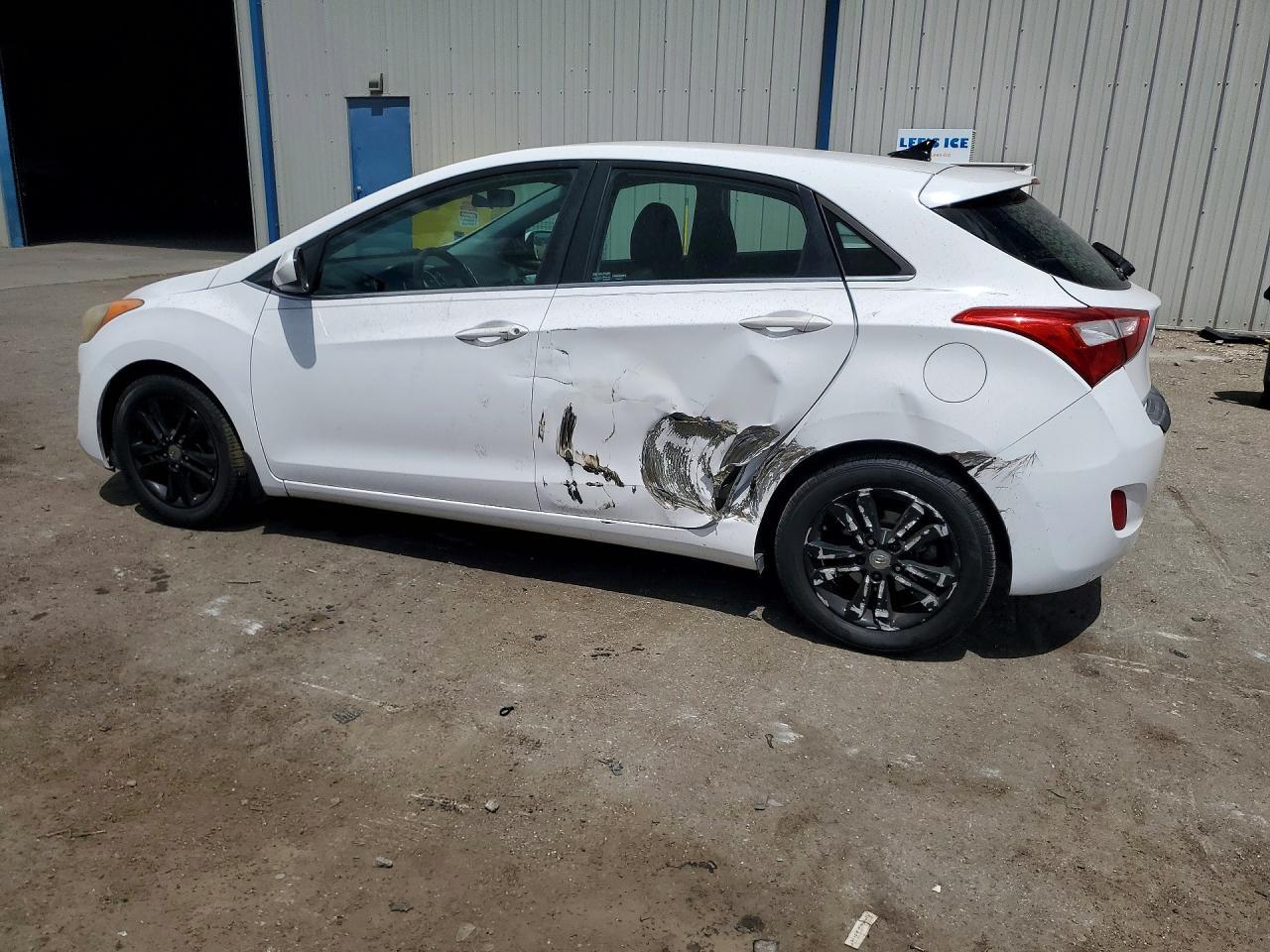 2014 Hyundai Elantra Gt Base - Image 2