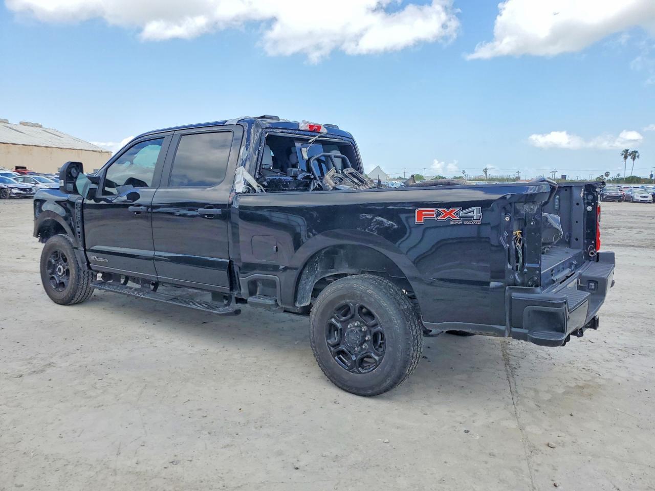 2025 Ford F250 Super Duty - Фото 2
