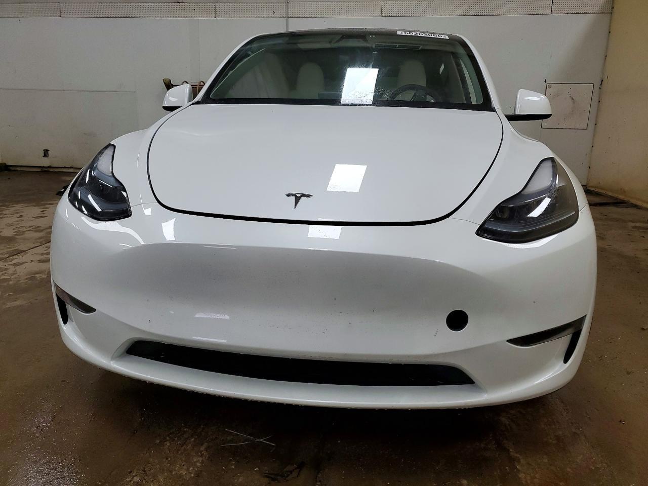 2024 Tesla Model Y - Image 5