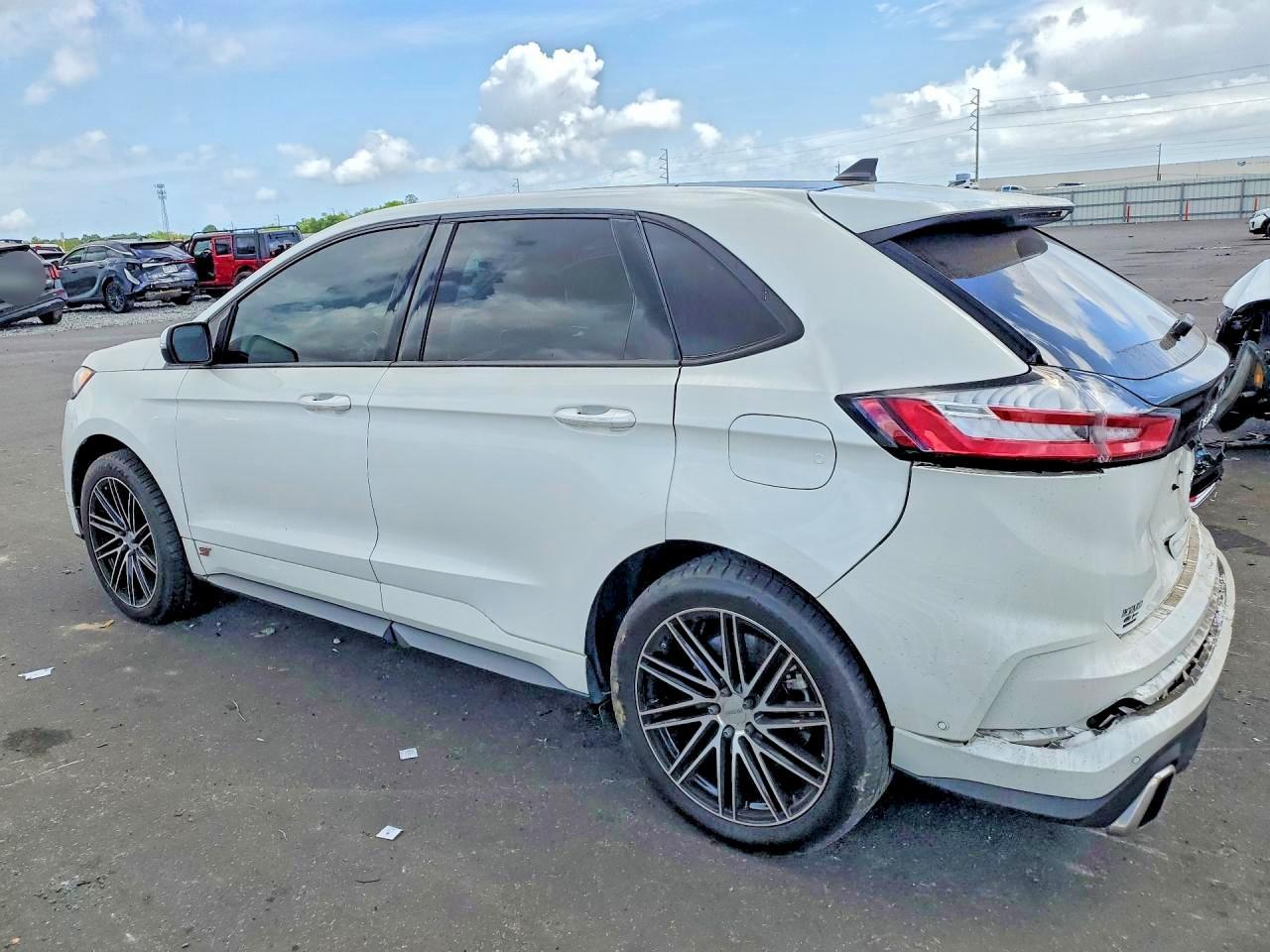 2022 Ford Edge St - Image 2