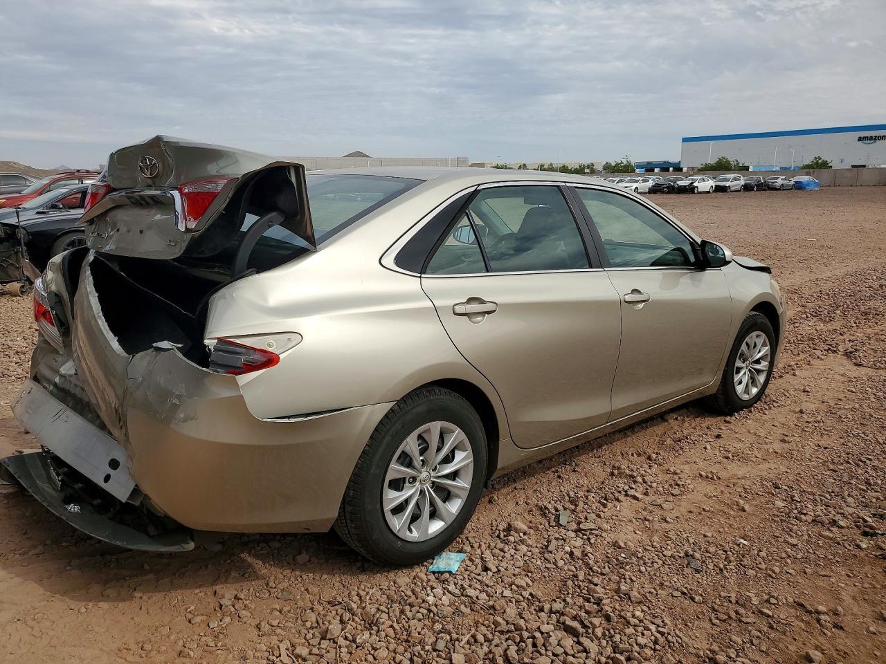 2015 Toyota Camry Le - Фото 3