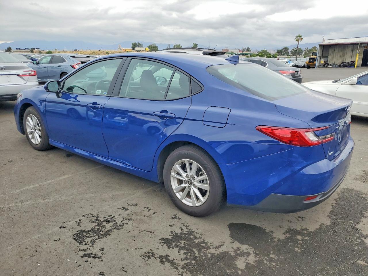 2025 Toyota Camry Le - Фото 2