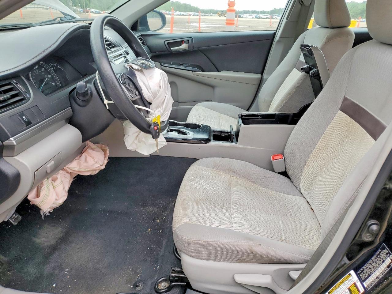 2014 Toyota Camry Le - Image 7
