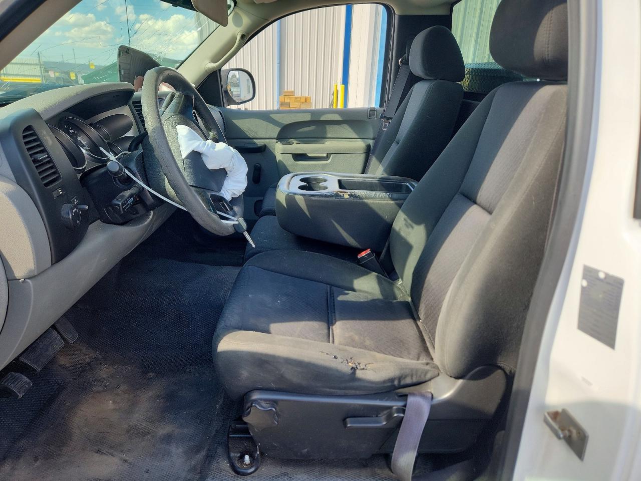 2011 Chevrolet Silverado C2500 Heavy Duty - Фото 7