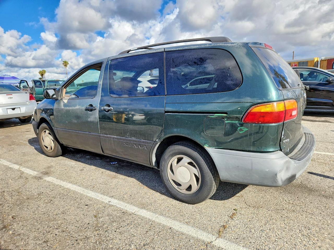 2000 Toyota Sienna Le - Фото 2