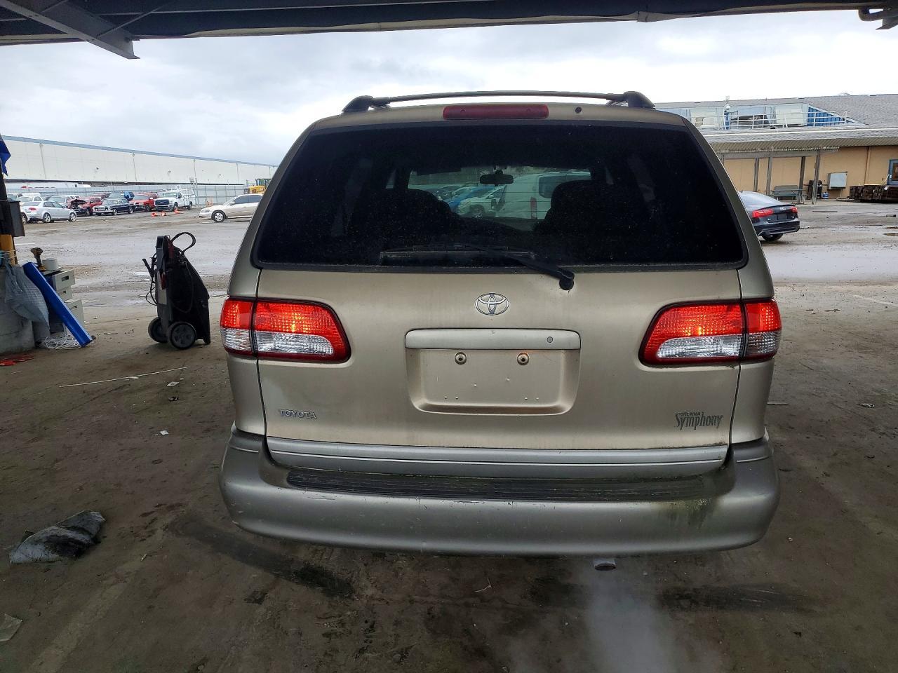 2002 Toyota Sienna - Image 6