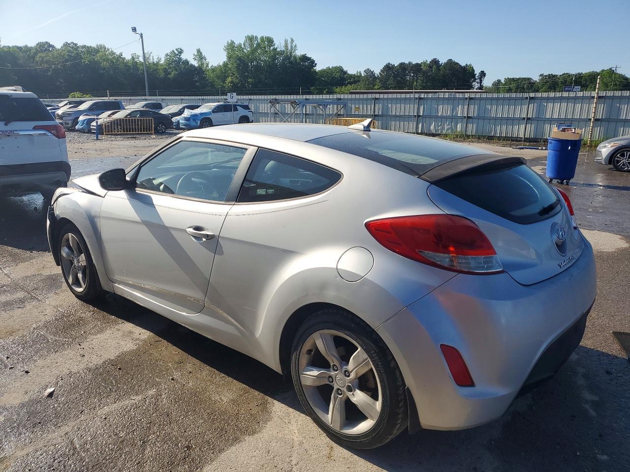 2014 Hyundai Veloster Base - Фото 2