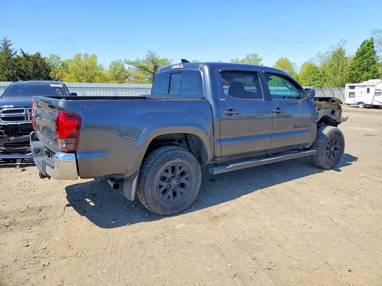 2018 Toyota Tacoma Sr5 V6 - Image 3