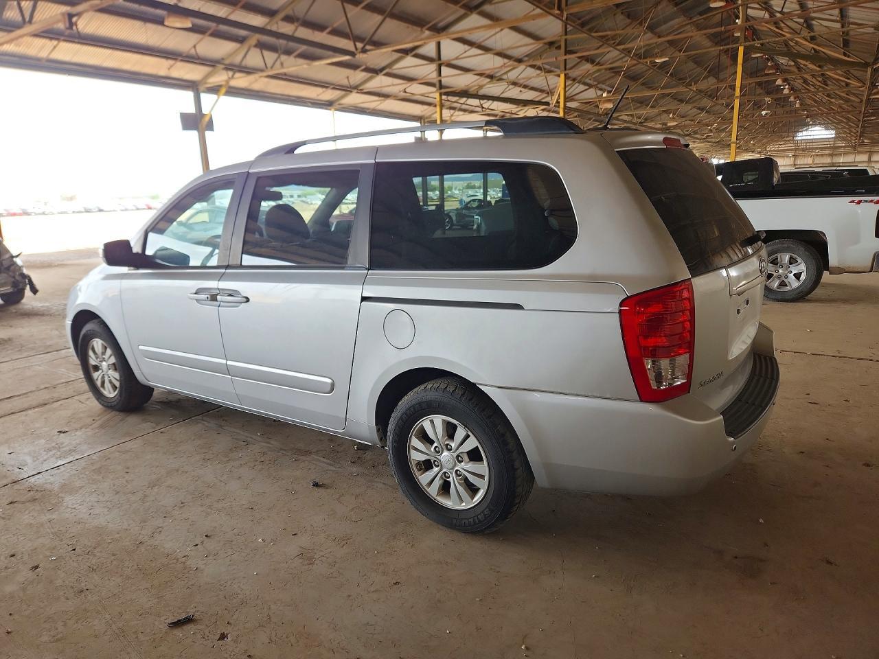 2012 Kia Sedona Lx - Фото 2