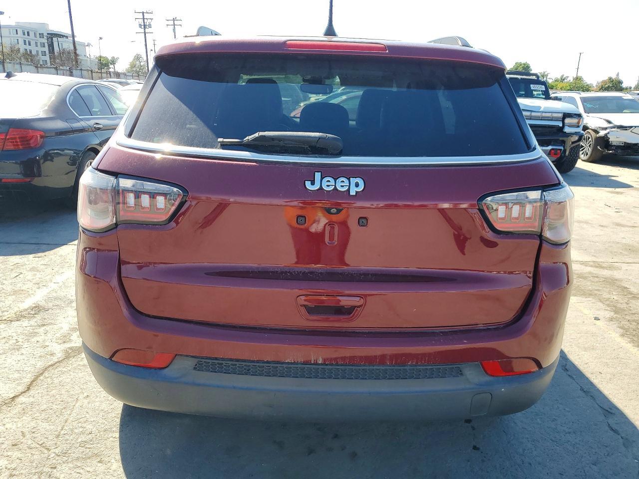 2022 Jeep Compass Latitude - Image 6