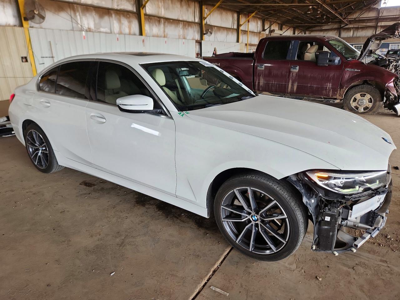 2019 BMW 330I - Фото 4
