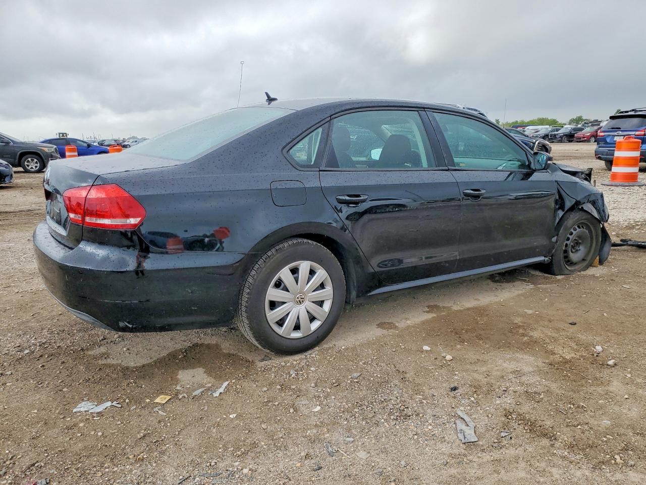 2013 Volkswagen Passat S - Фото 3