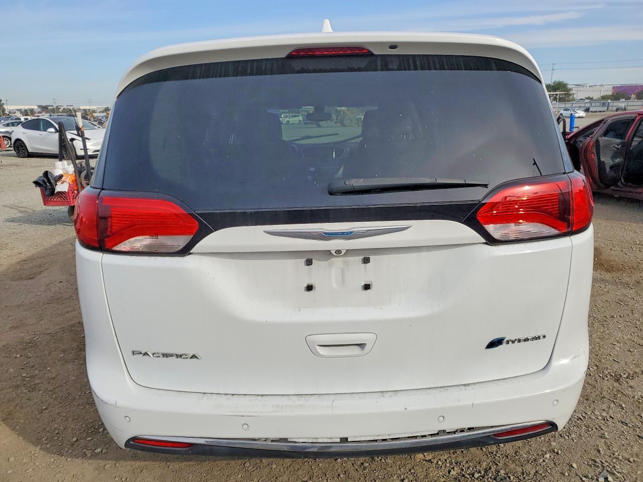 2018 Chrysler Pacifica Hybrid Touring L - Фото 6
