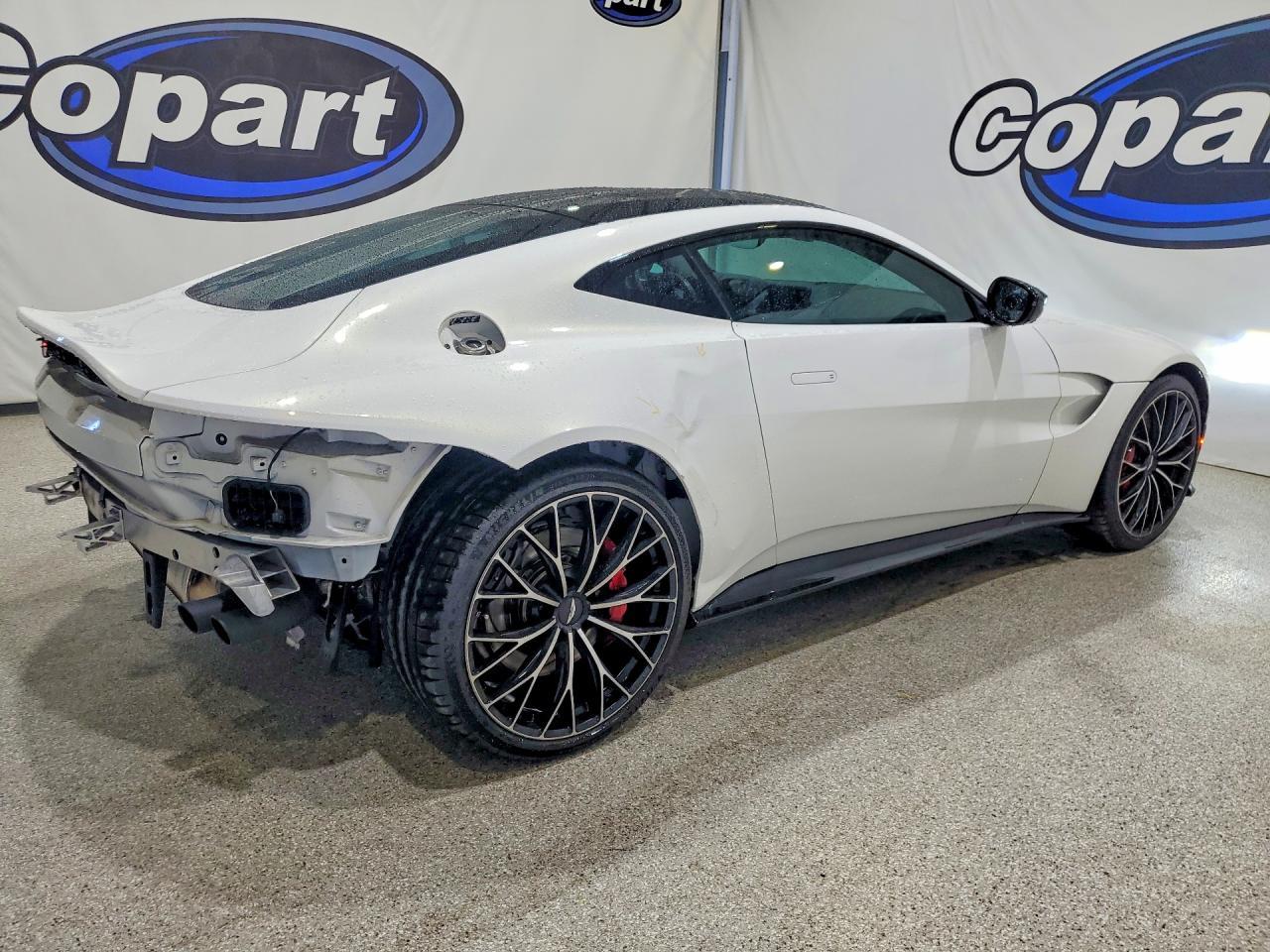 2022 Aston Martin Vantage - Фото 3