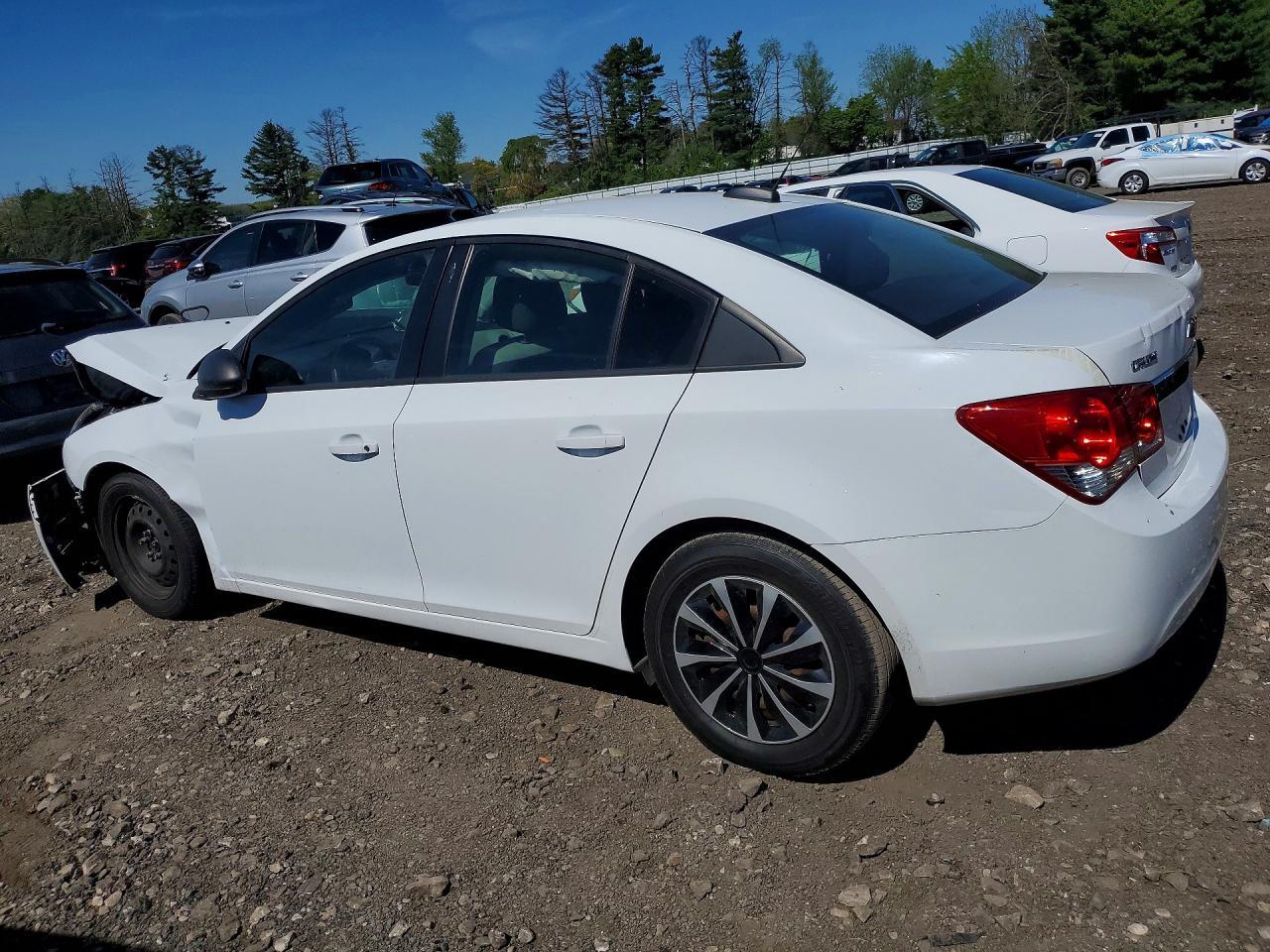 2015 Chevrolet Cruze Ls - Image 2