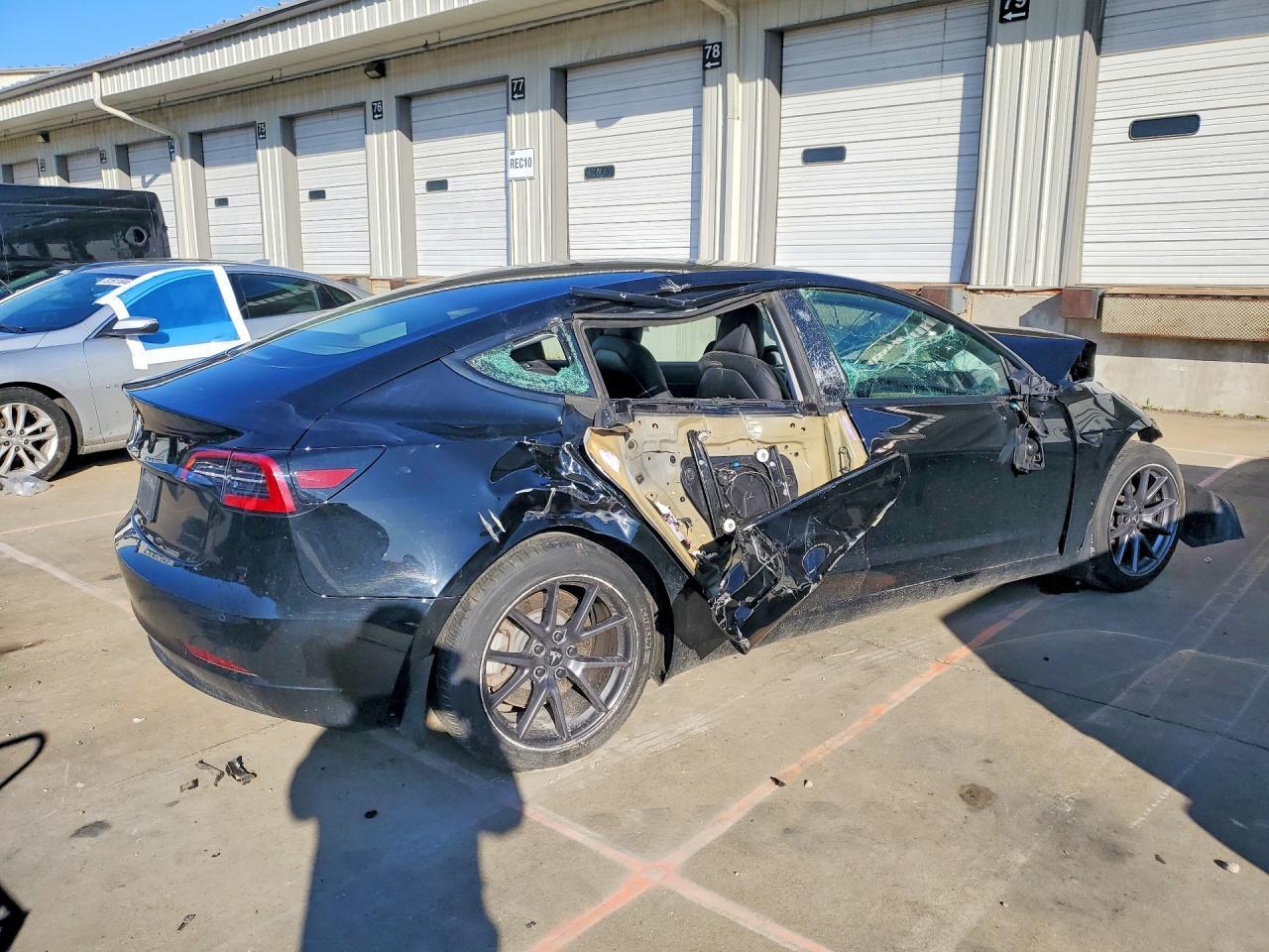 2021 Tesla Model 3 - Фото 3