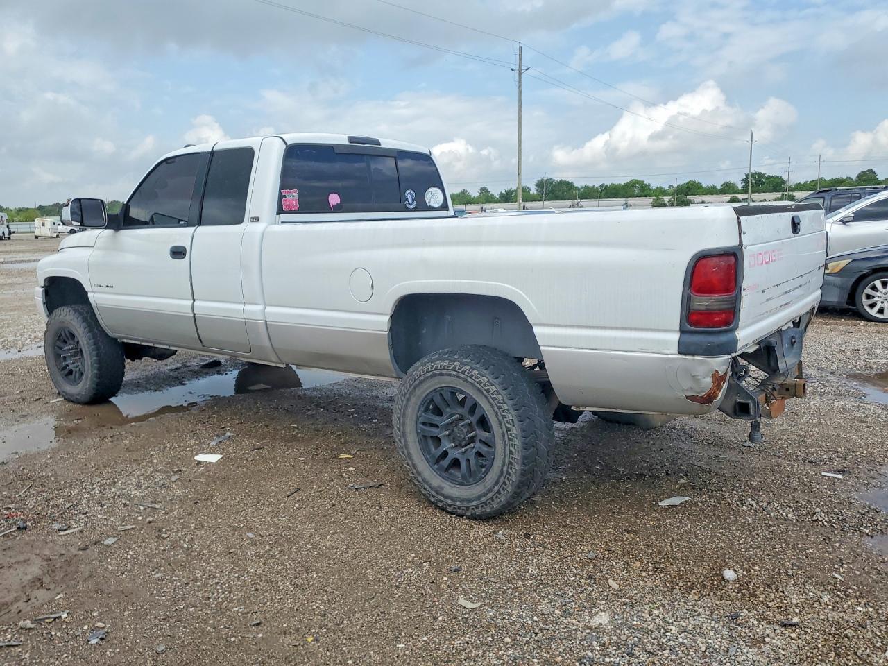 2001 Dodge Ram 2500 - Image 2