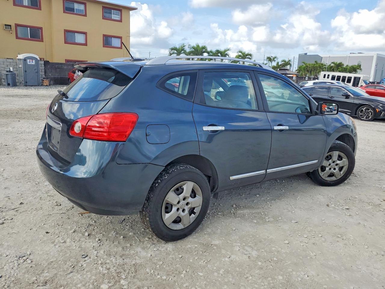 2015 Nissan Rogue Select S - Image 3