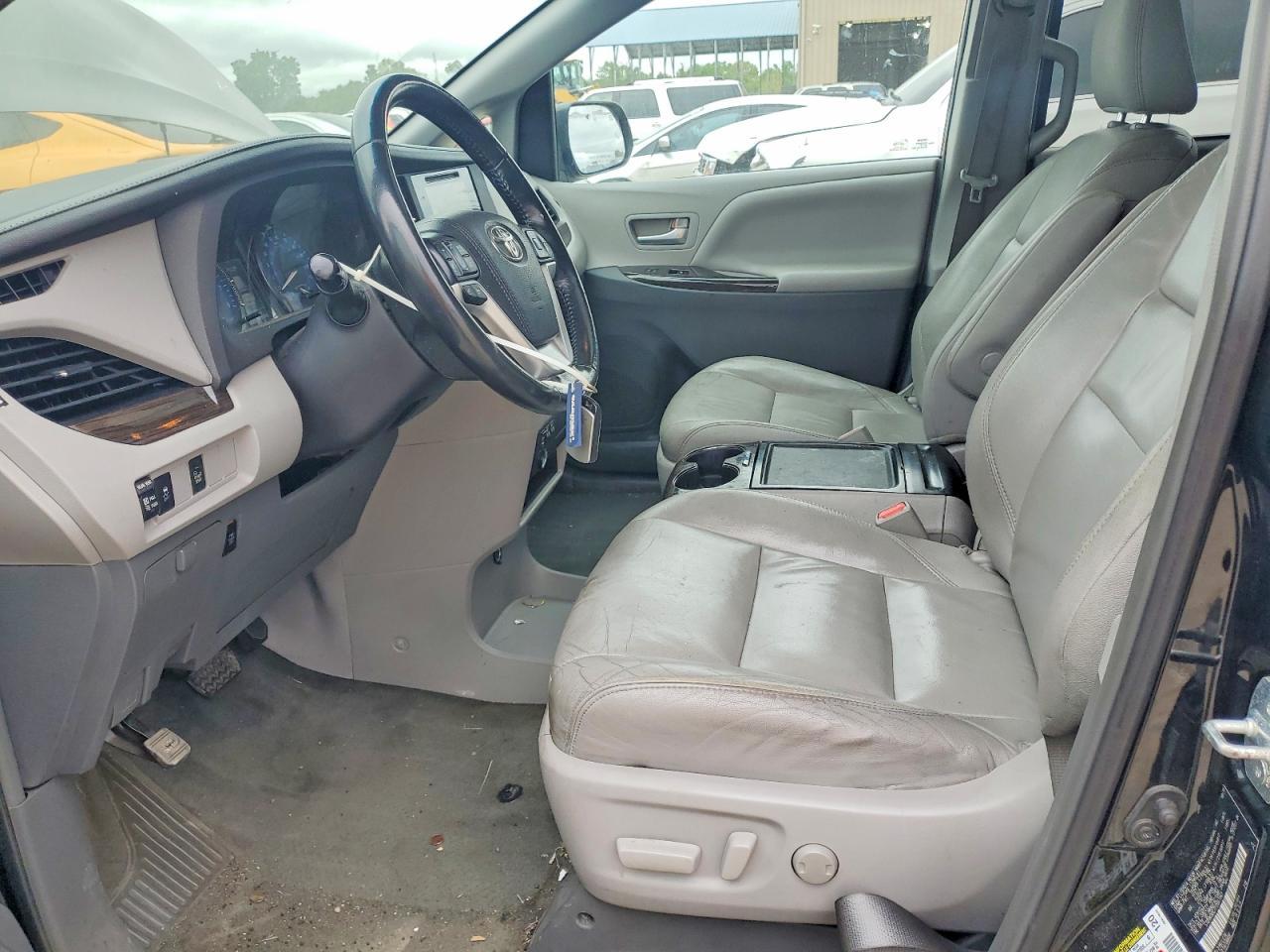 2015 Toyota Sienna Xle 8-Passenger - Фото 7