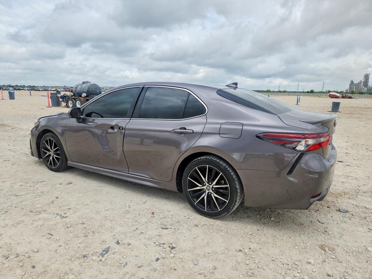 2022 Toyota Camry Se - Фото 2