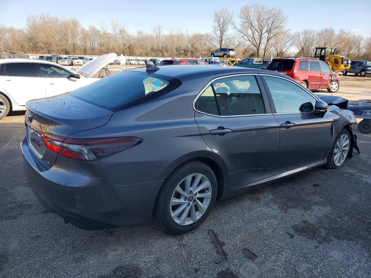2022 Toyota Camry Le - Image 3